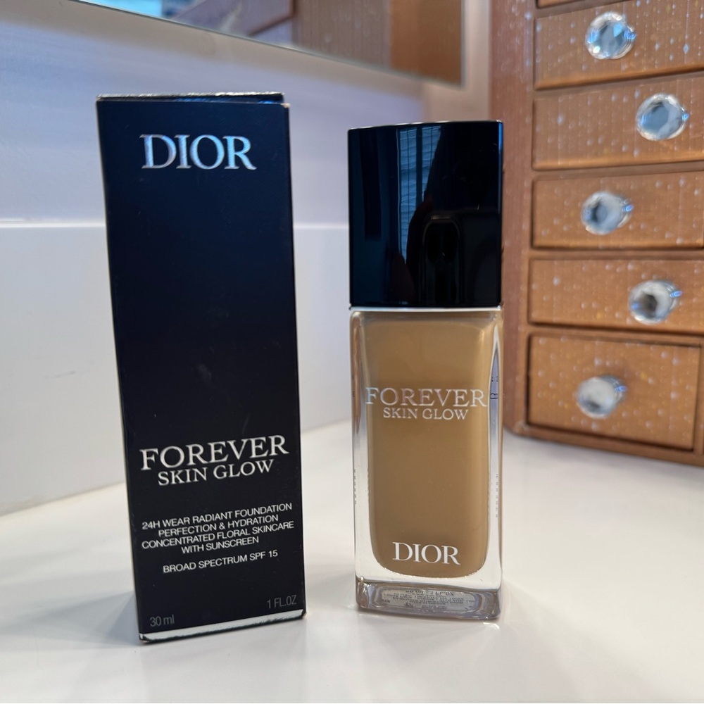 Dior Forever Skin Glow 24H Radiant Foundation – Longwear Hydrating – Authentic